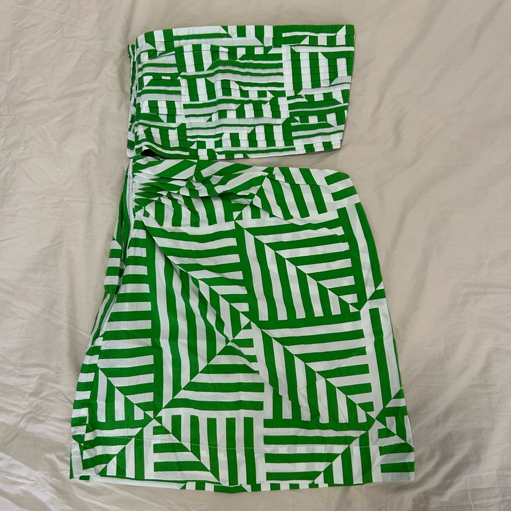 Women’s One-Shoulder Green and White Geometric Dress